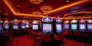 Filipino player accessing peraplay live casino on a smartphone